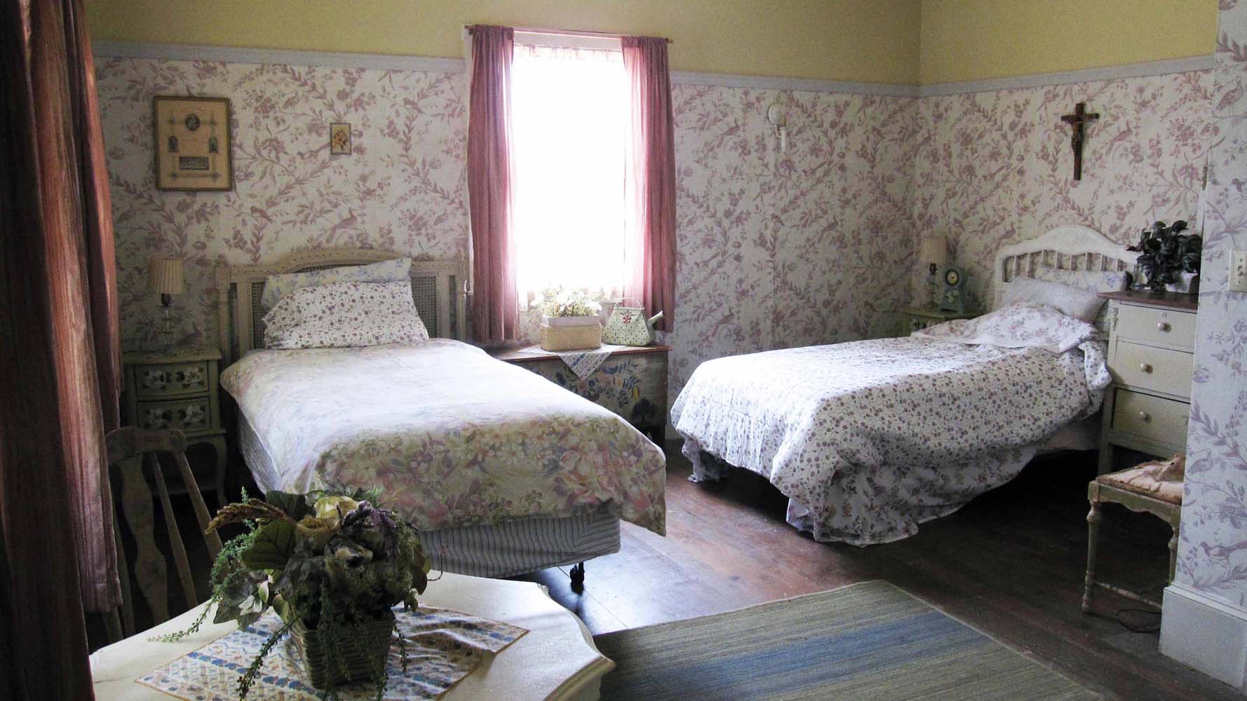 GIRLS' BEDROOM ...location dress